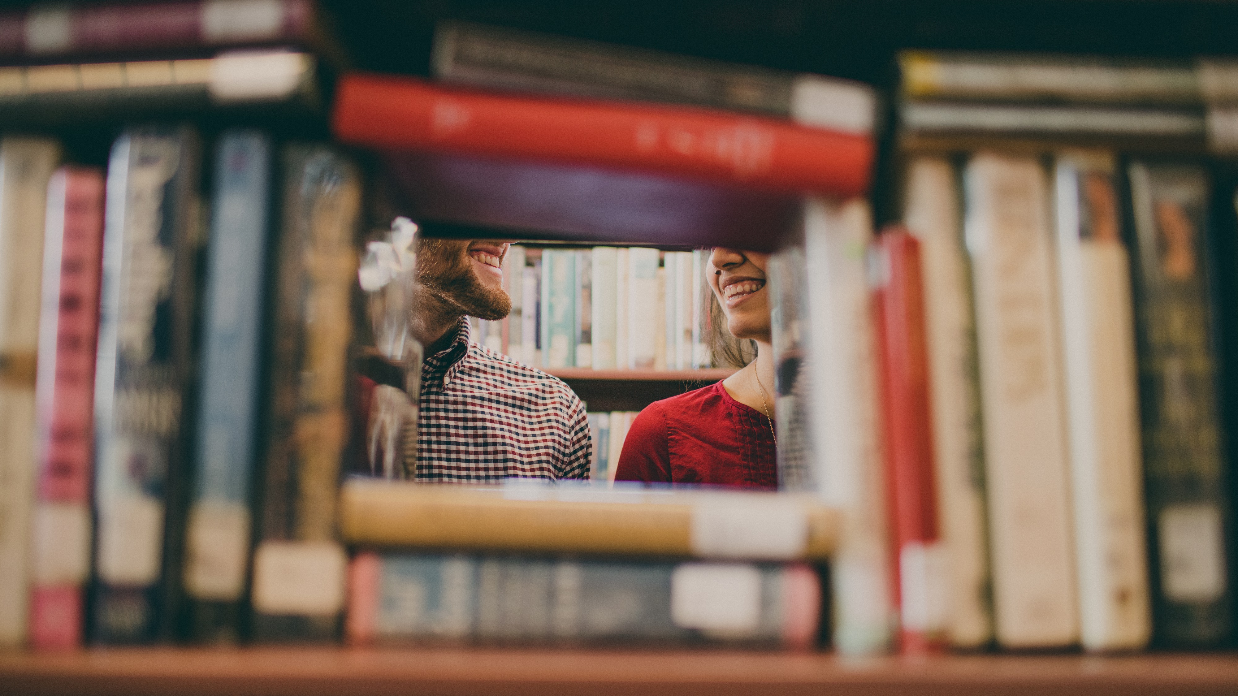 Oficina de Criação Literária – De perto ninguém – ninguém mesmo – é normal.